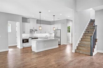 3018 Sunridge Dr in Austin, TX - Building Photo - Building Photo