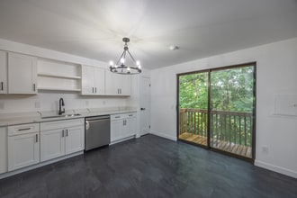 Crestview Townhomes in Lynnwood, WA - Foto de edificio - Interior Photo