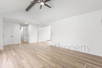 3213 SE 6th Ct in Blue Springs, MO - Building Photo - Building Photo