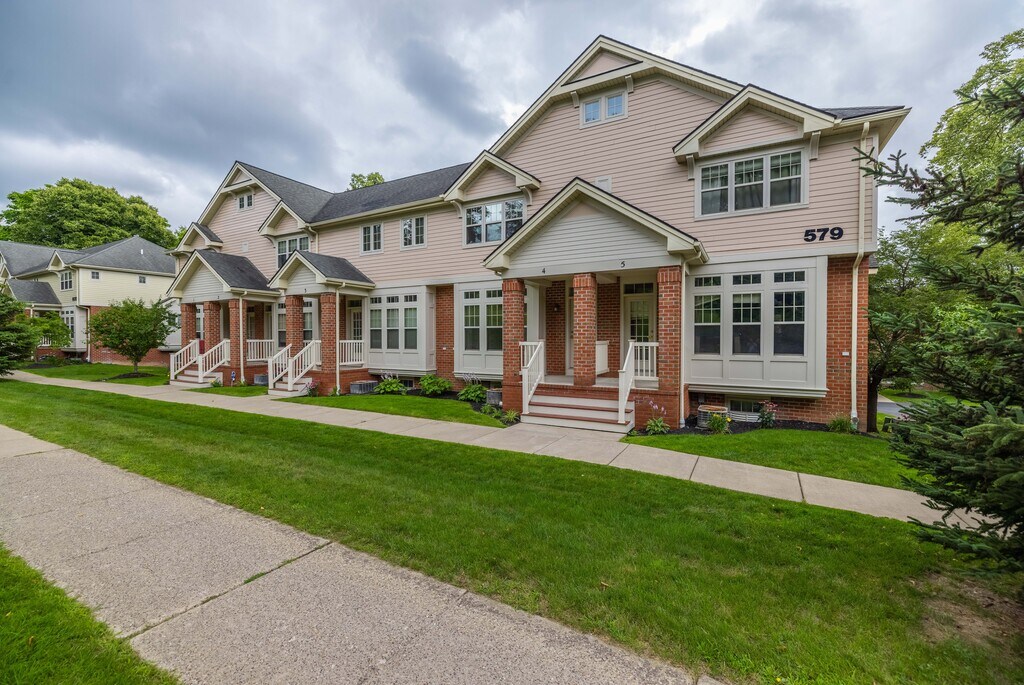 Elmwood Manor Apartments and Townhouses Rochester, NY Apartments For Rent
