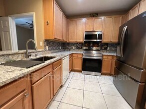 2496 Grand Central Pkwy in Orlando, FL - Building Photo - Building Photo