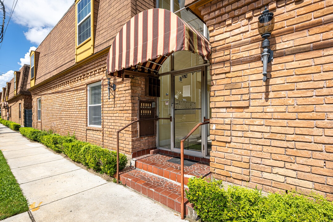 6564 Fleur De Lis Dr in New Orleans, LA - Foto de edificio