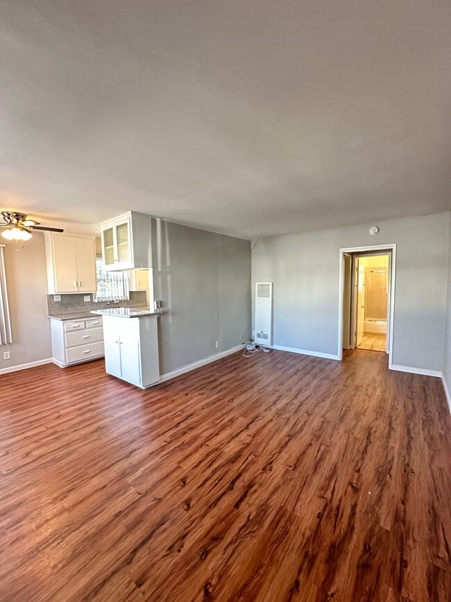 4640 E 4th St, Unit 4640