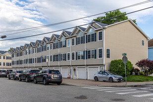 Fieldstone Crossing in Waltham, MA - Foto de edificio - Primary Photo