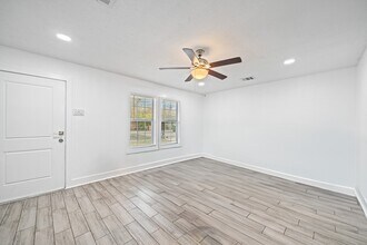 4611 Idaho St in Houston, TX - Foto de edificio - Building Photo