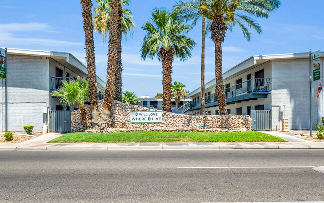 Large 2 bedroom units central Phoenix loca...