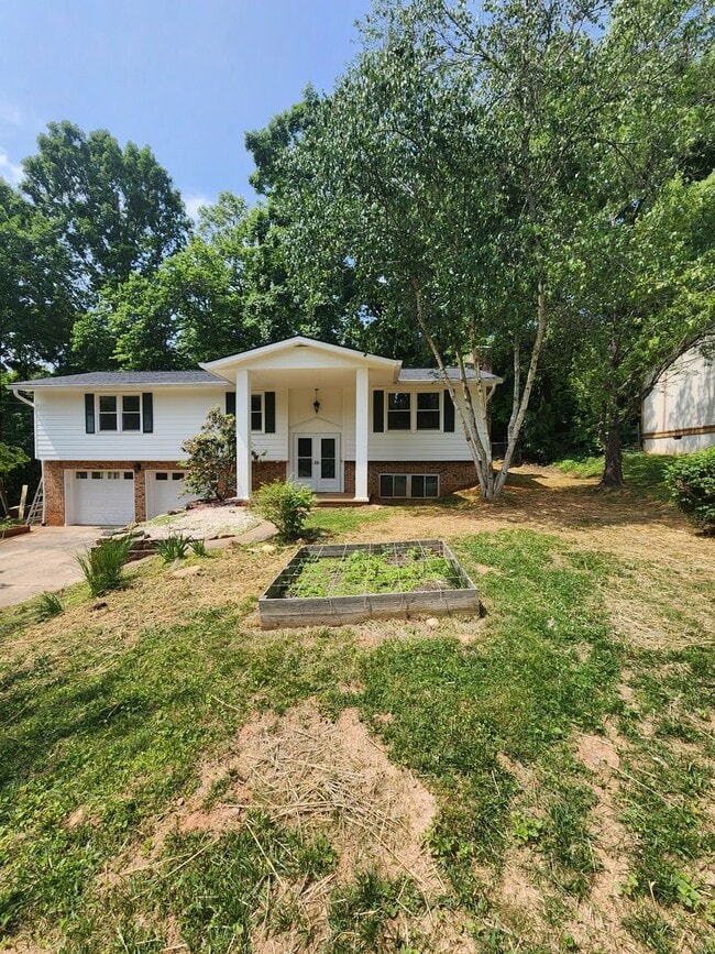 60 Wake Robin Way in Asheville, NC - Building Photo - Building Photo