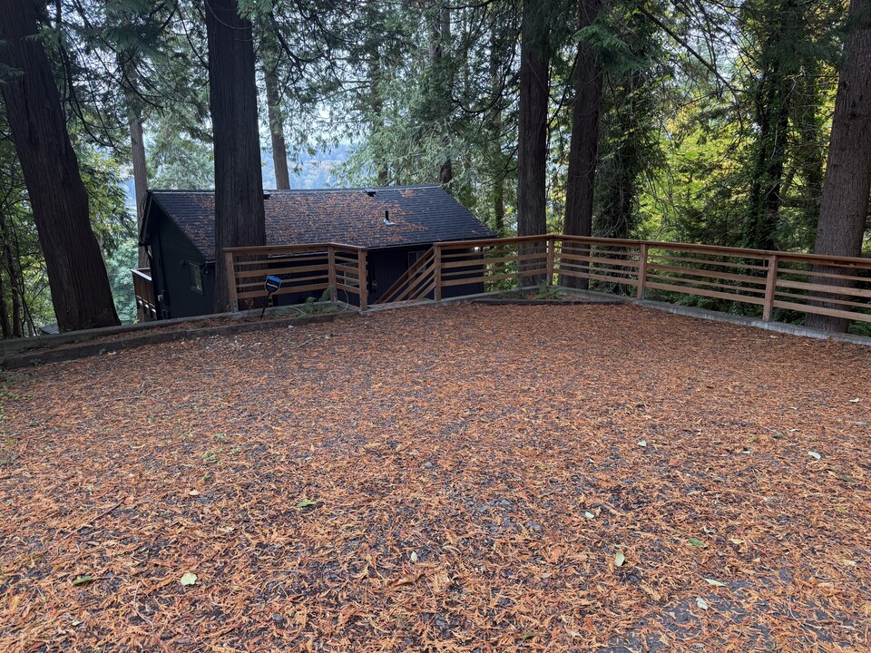 380 E Bridger Ln in Shelton, WA - Building Photo