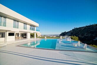 1965 Mt Olympus Dr in Los Angeles, CA - Building Photo - Building Photo