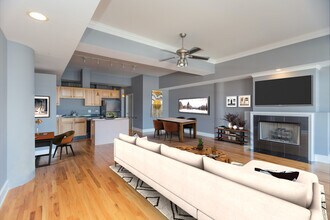 165 N Canal St, Unit 828 in Chicago, IL - Building Photo - Building Photo