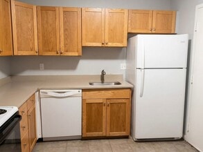 302 Boston Post Rd E in Marlborough, MA - Building Photo - Building Photo