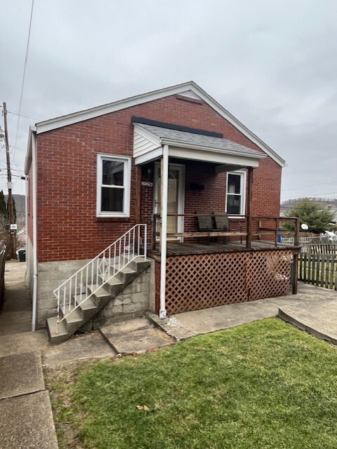 2025 1/2 Victoria Ave, Unit Garage apartment in Arnold, PA - Building Photo