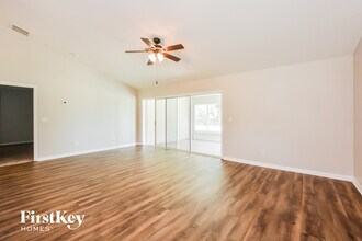 207 Shannon Ln in Lady Lake, FL - Foto de edificio - Building Photo