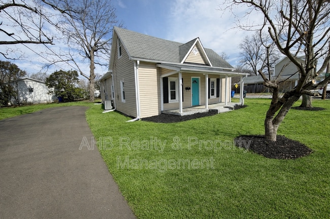 property at 401 Poplar St