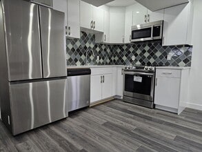 4262 Charles Cl SW in Edmonton, AB - Building Photo - Building Photo