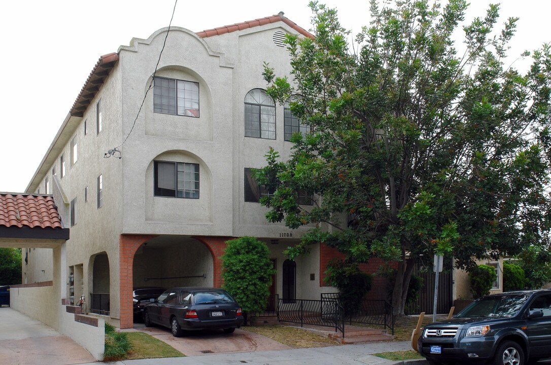 11708 York Ave in Hawthorne, CA - Building Photo