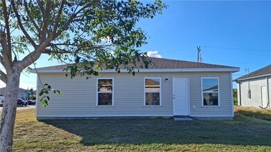 1315 NW 15th Ave in Cape Coral, FL - Building Photo - Building Photo