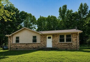 373 Edmondson Ferry Rd in Clarksville, TN - Building Photo