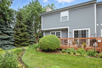 406 Kresswood Dr in McHenry, IL - Building Photo - Building Photo