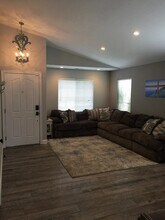 190 San Tropez Dr in Hollister, CA - Building Photo - Building Photo