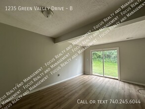 1235 Green Valley Dr in Heath, OH - Building Photo - Building Photo