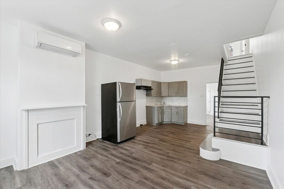 2435 N Garnet St in Philadelphia, PA - Building Photo