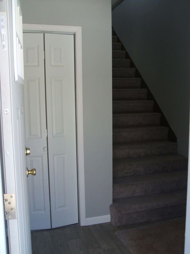 1176 Red Hill Rd in Parkersburg, WV - Building Photo - Building Photo