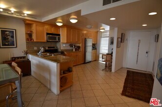 4265 Marina City Dr-Unit -1005 in Marina Del Rey, CA - Building Photo - Building Photo