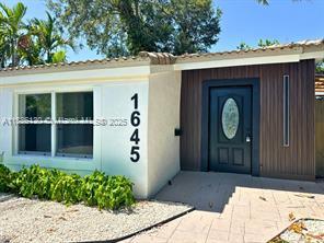 1645 NE 175th St in North Miami Beach, FL - Building Photo - Building Photo