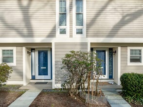 Linden Square Townhomes in Wellesley, MA - Building Photo - Building Photo