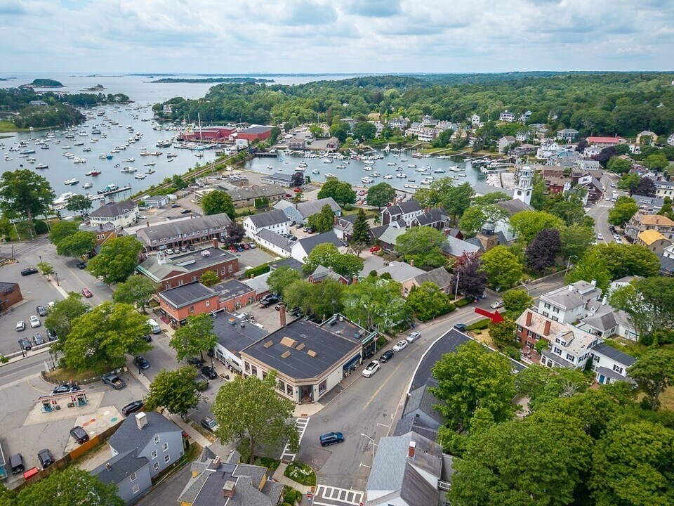18 Union St in Manchester by the Sea, MA - Building Photo