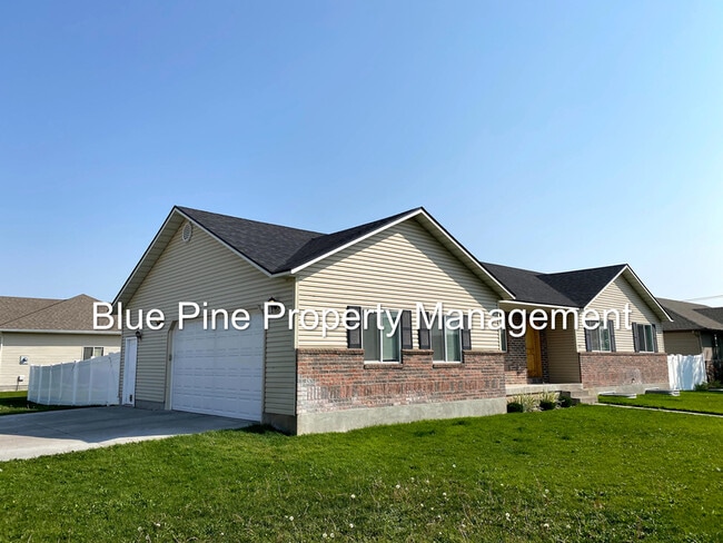 4001 Summer Sun Dr in Idaho Falls, ID - Building Photo - Building Photo