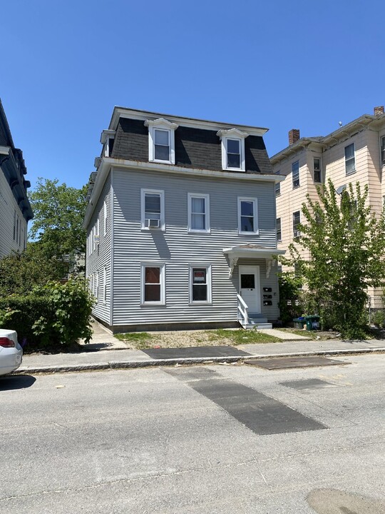 15 Goulding St in Worcester, MA - Building Photo