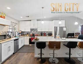 1800 N Torrey Pines Dr in Las Vegas, NV - Building Photo - Building Photo