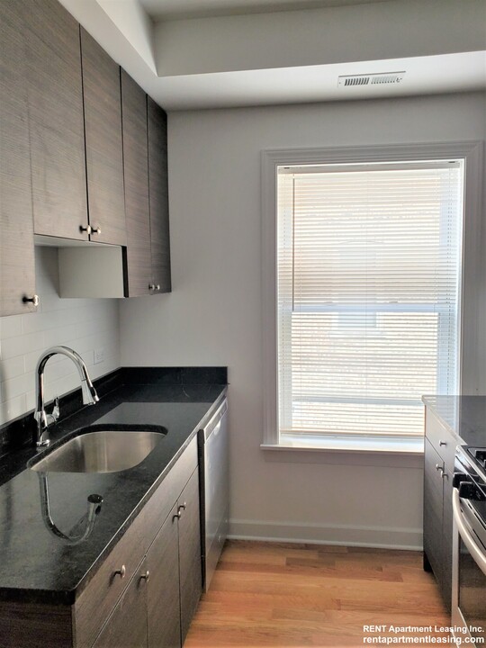 1644 W Pratt Blvd in Chicago, IL - Building Photo
