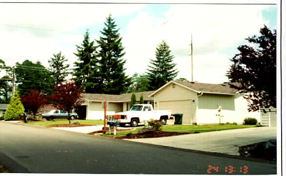 15205-15207 9th Ave E in Spanaway, WA - Foto de edificio