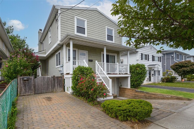 property at 19 Graywood Rd