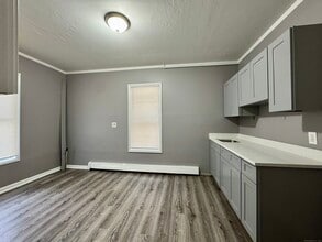 1102 E Main St in Bridgeport, CT - Building Photo - Building Photo