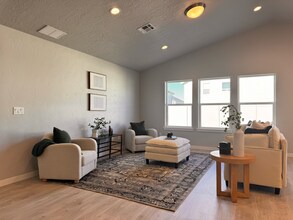 10330 Crystal Ridge Dr in Nampa, ID - Building Photo - Building Photo