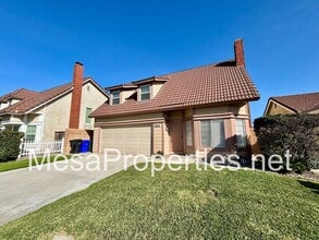 11321 Oakwood Dr in Fontana, CA - Building Photo - Building Photo