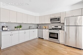 26-20 14th Pl in Queens, NY - Building Photo - Building Photo