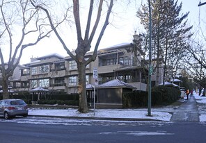 La Mirada in Vancouver, BC - Building Photo