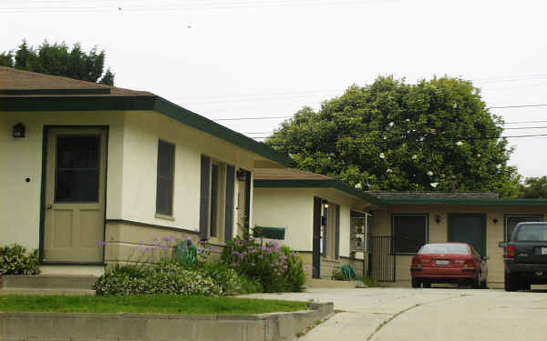3765-3767 Birch St in Ventura, CA - Foto de edificio - Building Photo