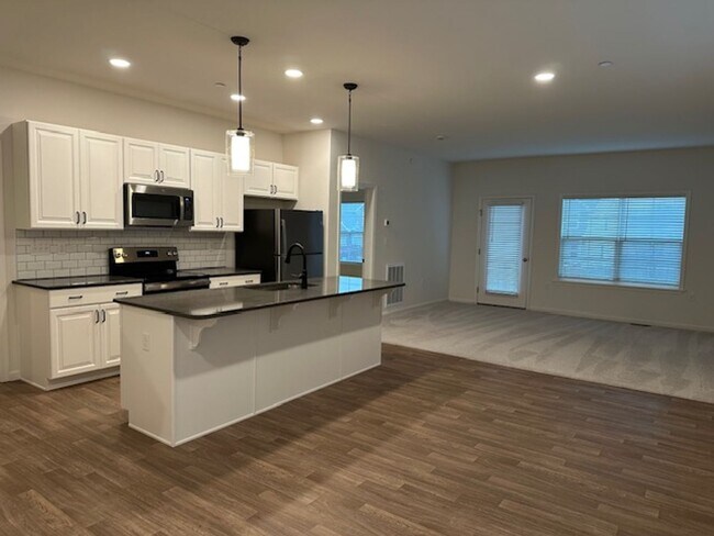 7884 Oakbrook Dr in Harrisburg, PA - Building Photo - Building Photo