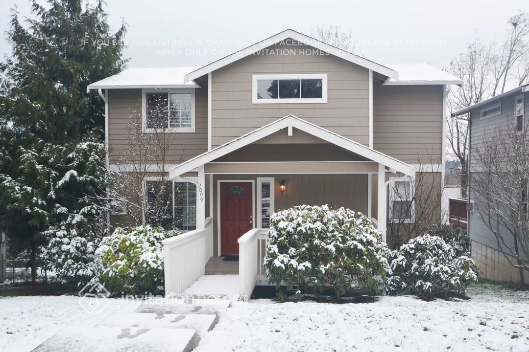 2009 E Grand Ave in Everett, WA - Building Photo