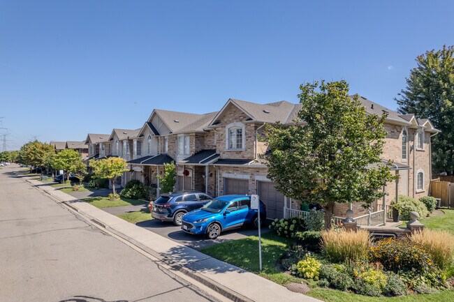 Symphony Manors Townhouses in Mississauga, ON - Building Photo - Building Photo