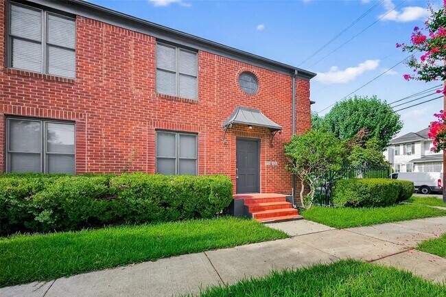 715 W Main St in Houston, TX - Building Photo - Building Photo