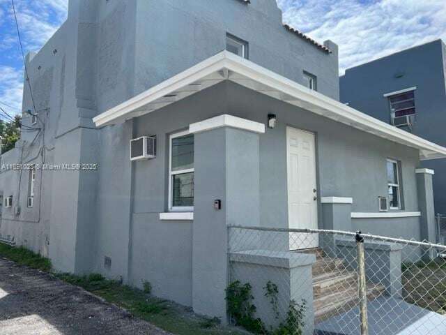 922 NW 2nd St in Miami, FL - Foto de edificio - Building Photo