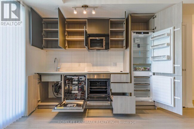 8-4808 Widmer St in Toronto, ON - Building Photo - Building Photo