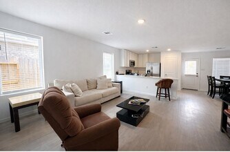 21151 Vercelli St in New Caney, TX - Foto de edificio - Building Photo